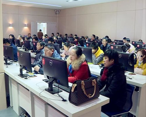 新县益农信息社信息员第一期培训班在县电子商务培训学校开班